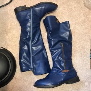 Blue women’s boots, size 9.5, new condition